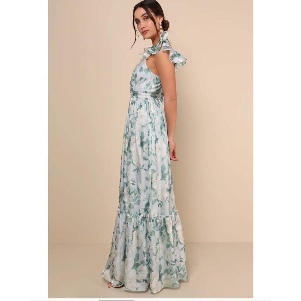 NWT Lulu’s Soiree Perfection Light Blue Floral Ruffled Tiered Maxi Dress Medium - Picture 4 of 13